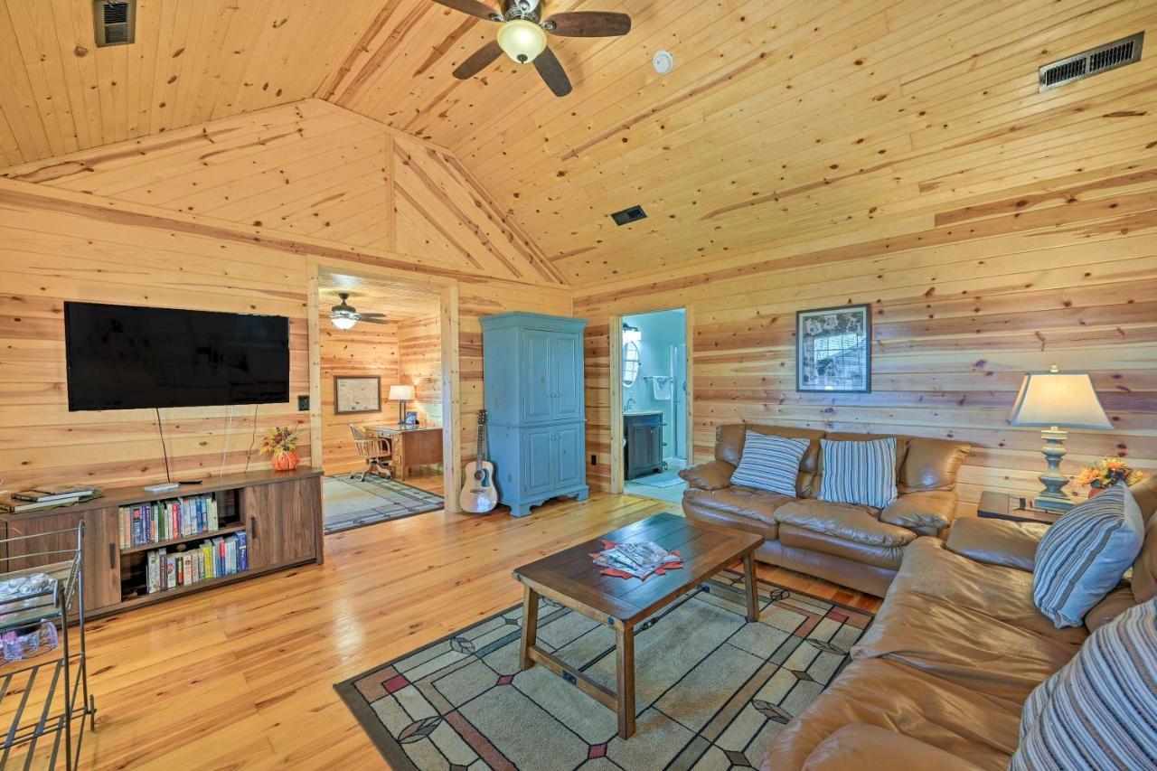 Breathtaking Elkin Getaway With Vineyard Views! 빌라 외부 사진