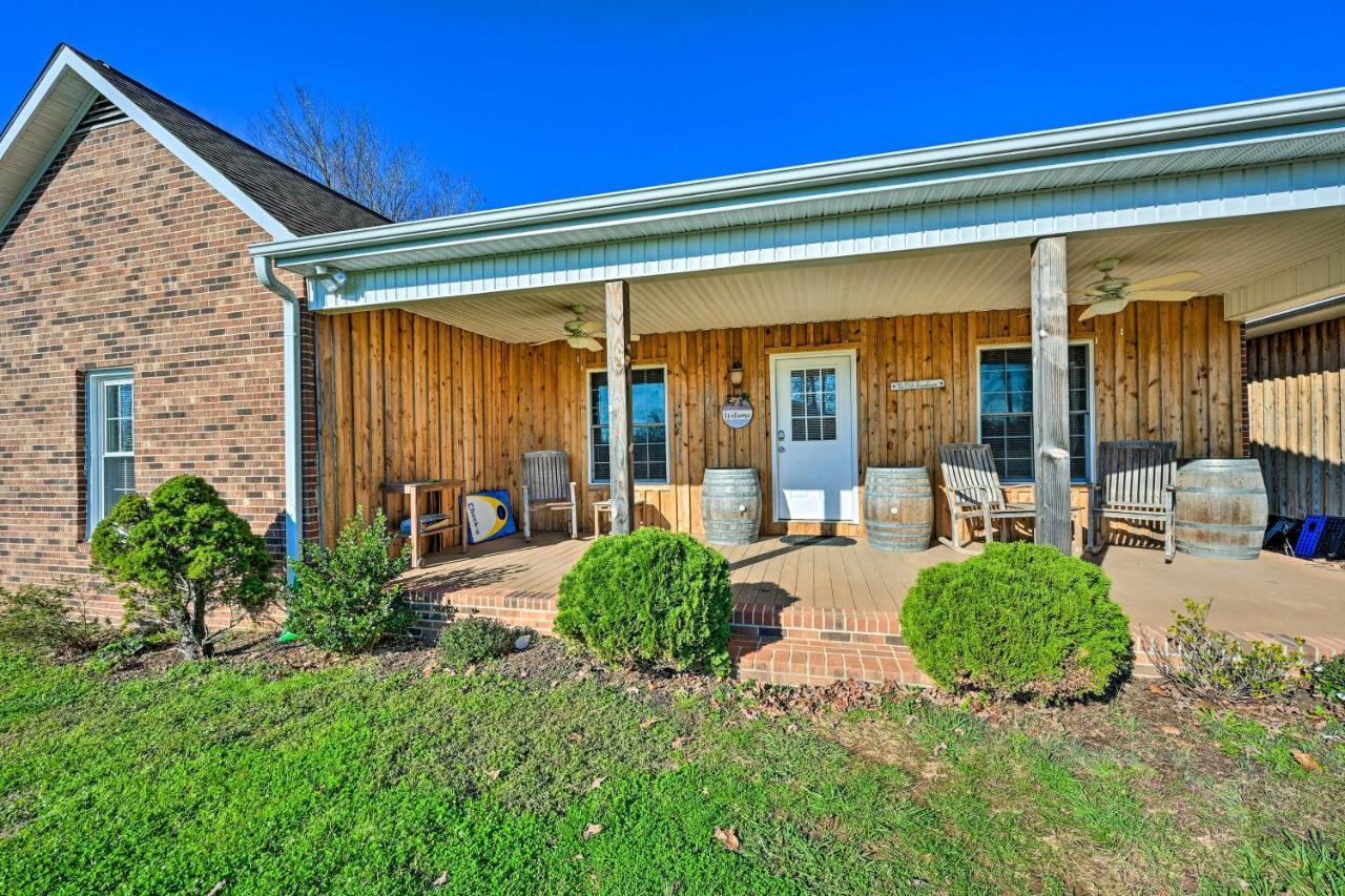 Breathtaking Elkin Getaway With Vineyard Views! 빌라 외부 사진