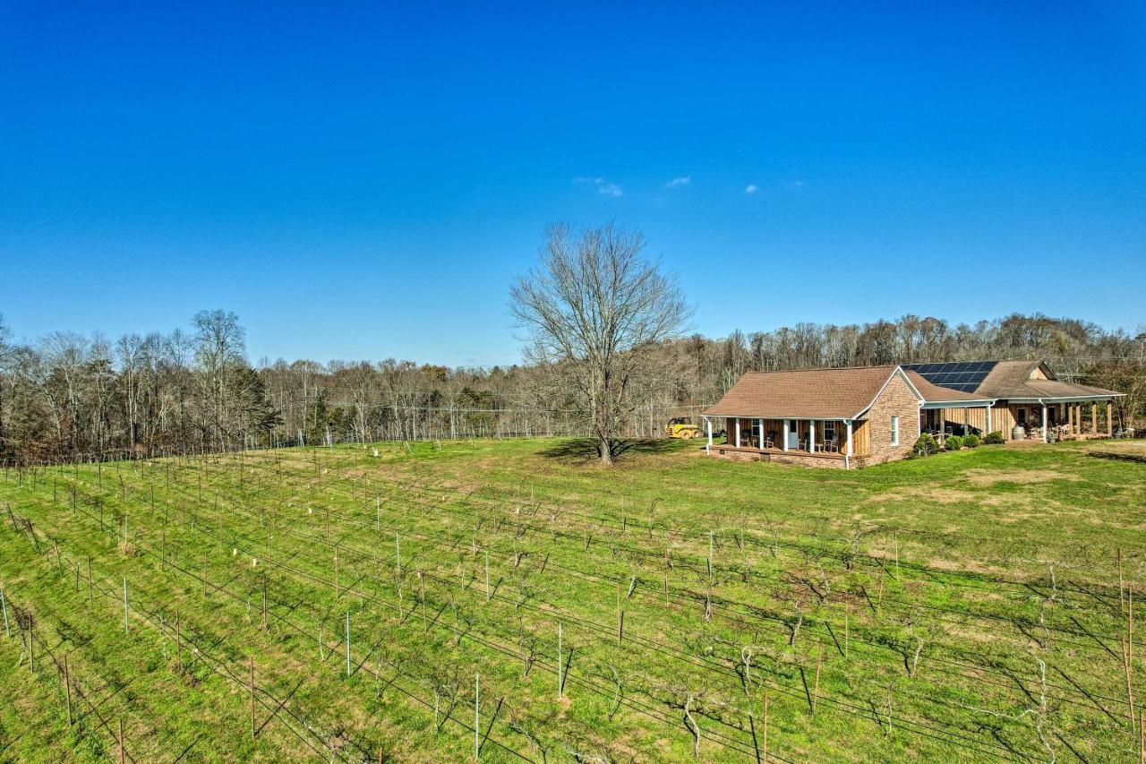 Breathtaking Elkin Getaway With Vineyard Views! 빌라 외부 사진
